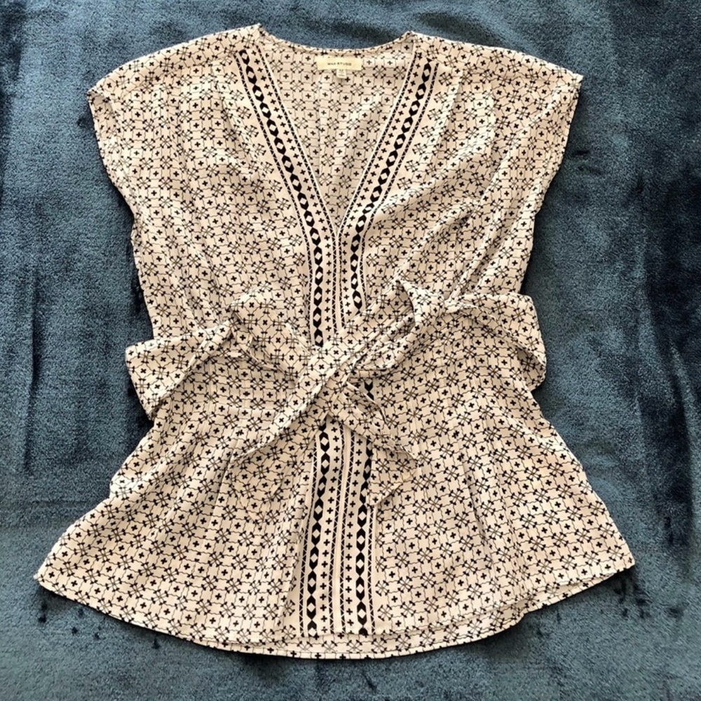 Max Studio Cream and Black Printed V-Neck Tie-Waist Blouse